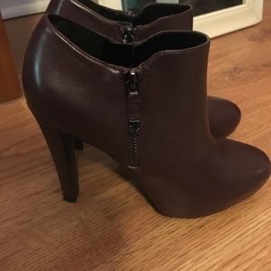 Nine West Wine leather booties *never worn*
